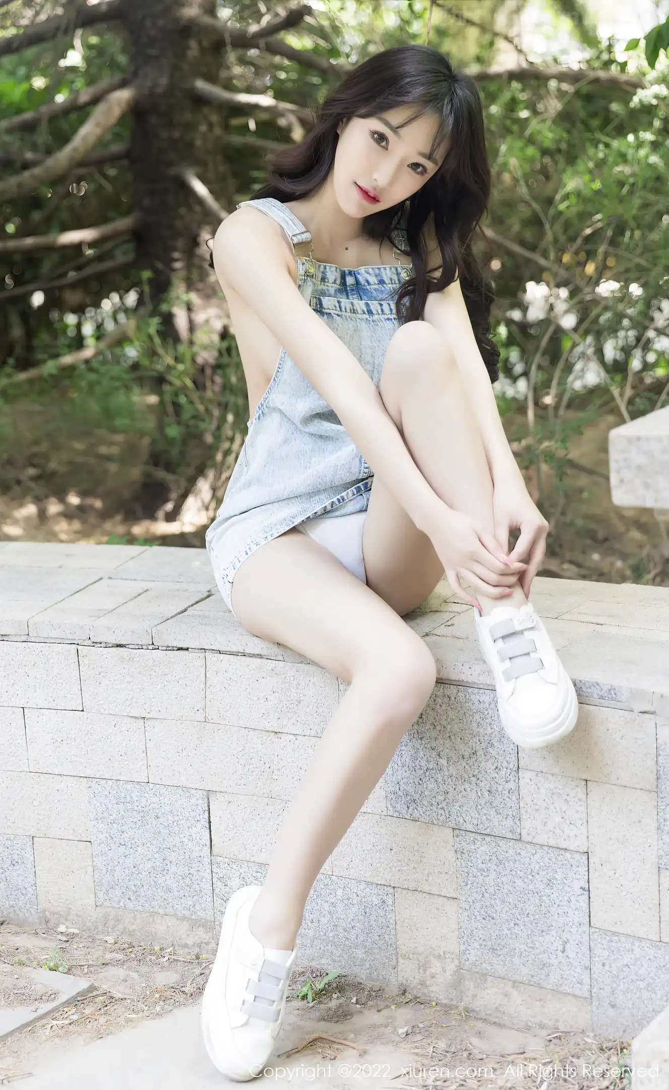 图片[3]-[XiuRen秀人网]VOL.5068 模特西门小玉户外性感牛仔吊带服真空秀凹凸身材火辣诱惑写真49P-秀人网官方网站